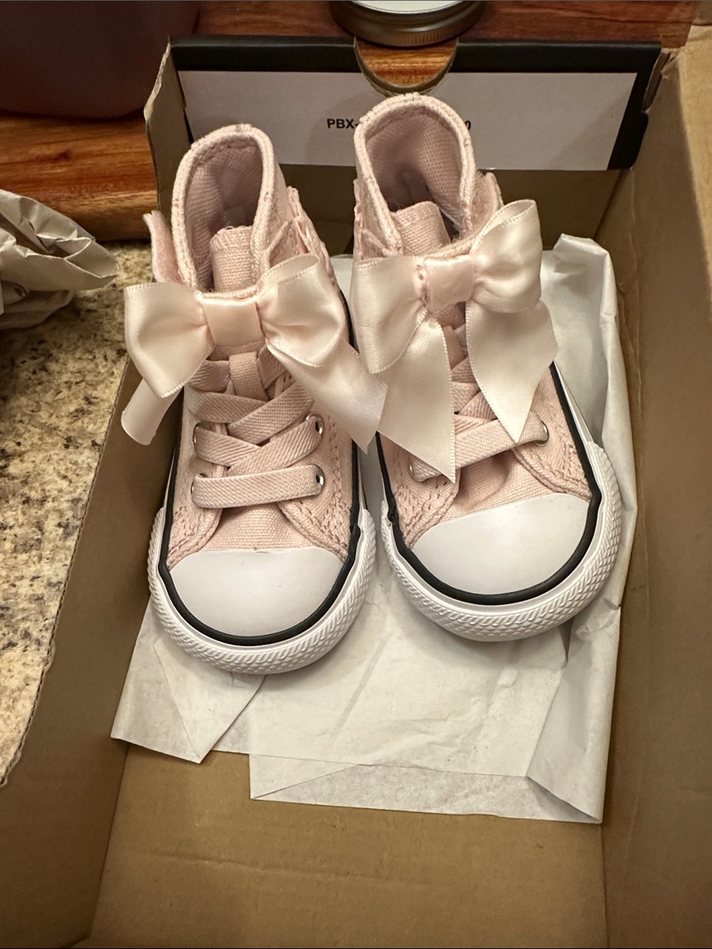 Converse size 1 infant light pink Kids Pink Bow High-Top Sneakers
